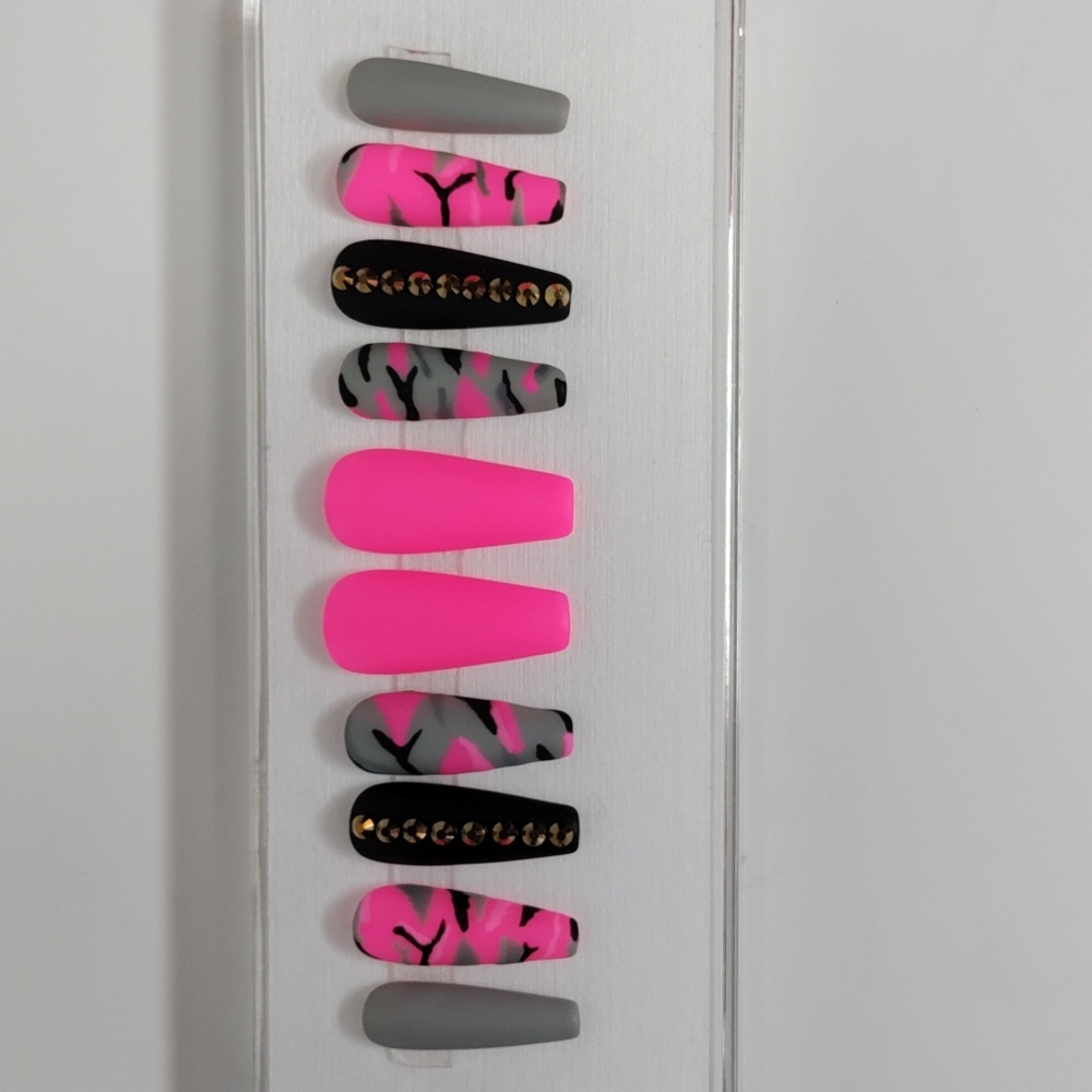 Custom press on nails
